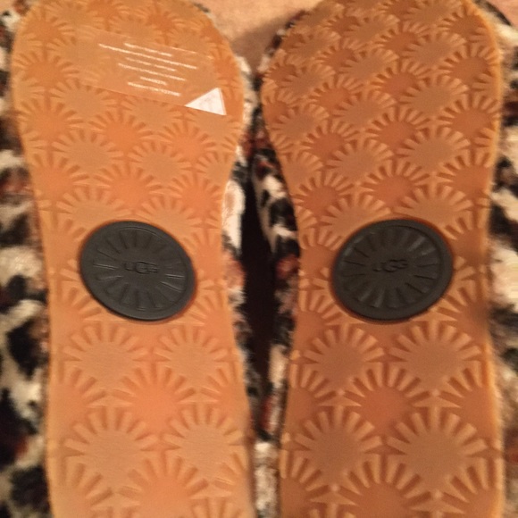 UGG NIB AUTHENTIC “YEAH” LEOPARD DESIGN CUTE SLIPPERS - Picture 7 of 8